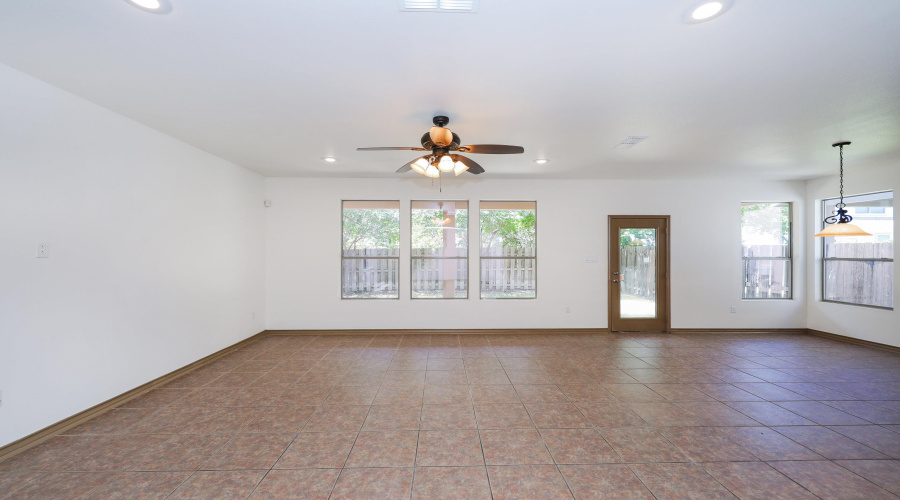 9813 Sandhill Dr, LAREDO, Texas 78045, 4 Bedrooms Bedrooms, 7 Rooms Rooms,2 BathroomsBathrooms,Residential,For Sale,9813 Sandhill Dr,20253547