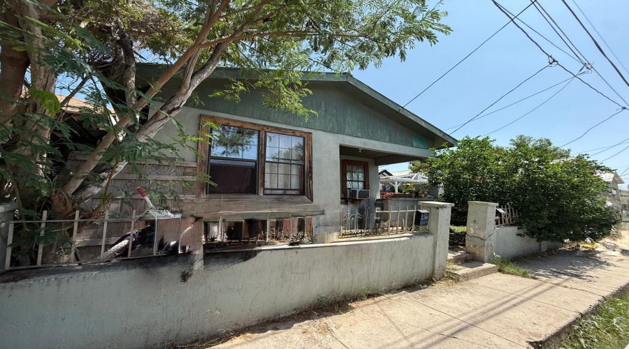 216 Lincoln St, Laredo, Texas 78040, 5 Bedrooms Bedrooms, 9 Rooms Rooms,2 BathroomsBathrooms,Residential,For Sale,216 Lincoln St,20253549