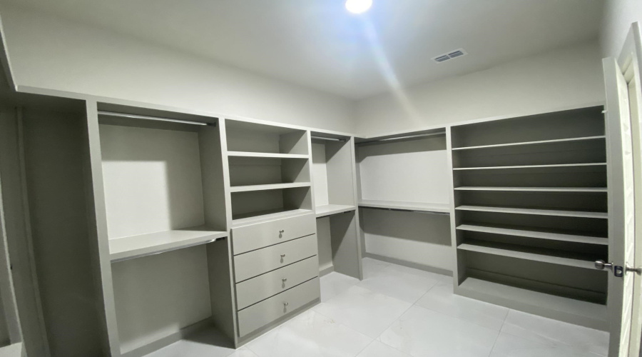 1438 El Caporal Dr., LAREDO, Texas 78043, 3 Bedrooms Bedrooms, 4 Rooms Rooms,2 BathroomsBathrooms,Residential,For Sale,1438 El Caporal Dr.,20253550