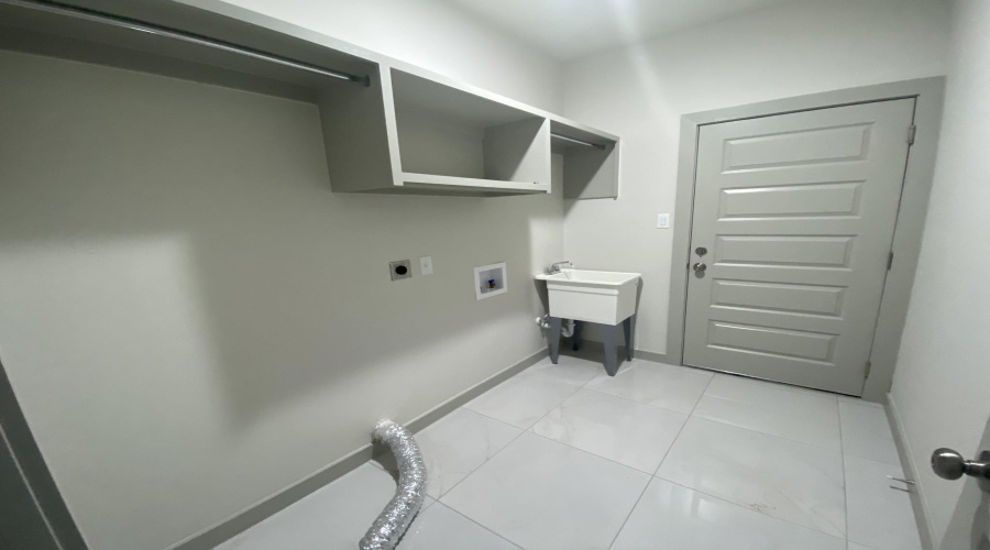 1438 El Caporal Dr., LAREDO, Texas 78043, 3 Bedrooms Bedrooms, 4 Rooms Rooms,2 BathroomsBathrooms,Residential,For Sale,1438 El Caporal Dr.,20253550