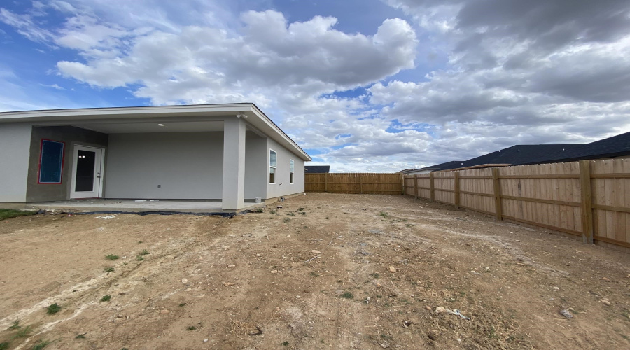 1438 El Caporal Dr., LAREDO, Texas 78043, 3 Bedrooms Bedrooms, 4 Rooms Rooms,2 BathroomsBathrooms,Residential,For Sale,1438 El Caporal Dr.,20253550