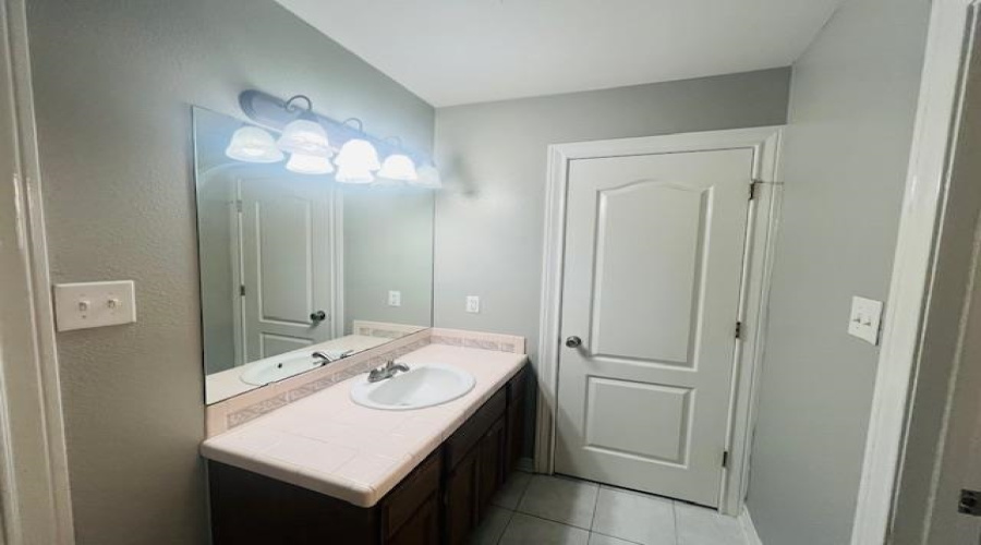 3816 Winrock Dr, Laredo, Texas 78045, 3 Bedrooms Bedrooms, 7 Rooms Rooms,2 BathroomsBathrooms,Residential,For Sale,3816 Winrock Dr,20253554
