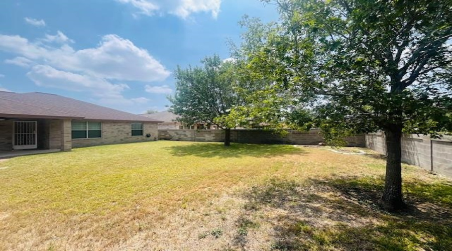 3816 Winrock Dr, Laredo, Texas 78045, 3 Bedrooms Bedrooms, 7 Rooms Rooms,2 BathroomsBathrooms,Residential,For Sale,3816 Winrock Dr,20253554