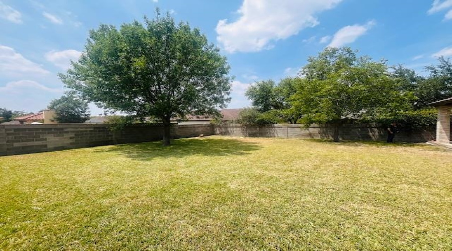 3816 Winrock Dr, Laredo, Texas 78045, 3 Bedrooms Bedrooms, 7 Rooms Rooms,2 BathroomsBathrooms,Residential,For Sale,3816 Winrock Dr,20253554