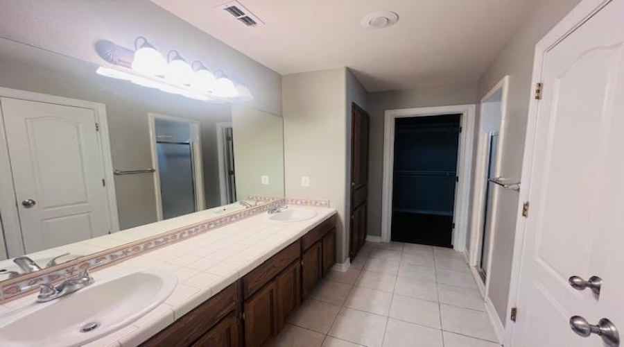 3816 Winrock Dr, Laredo, Texas 78045, 3 Bedrooms Bedrooms, 7 Rooms Rooms,2 BathroomsBathrooms,Residential,For Sale,3816 Winrock Dr,20253554