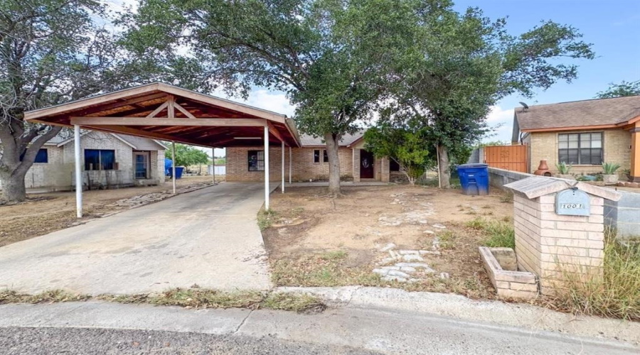 1001 N Lost Creek Lp, Laredo, Texas 78046, 3 Bedrooms Bedrooms, 7 Rooms Rooms,1 BathroomBathrooms,Residential,For Sale,1001 N Lost Creek Lp,20253555