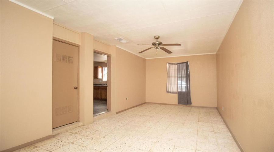 1001 N Lost Creek Lp, Laredo, Texas 78046, 3 Bedrooms Bedrooms, 7 Rooms Rooms,1 BathroomBathrooms,Residential,For Sale,1001 N Lost Creek Lp,20253555