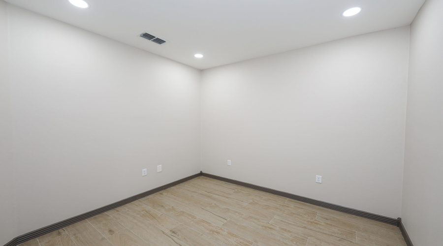 104 E Calton Rd, Laredo, Texas 78041, 1 Room Rooms,2 BathroomsBathrooms,Commercial retail/office,For Rent,104 E Calton Rd,20253560