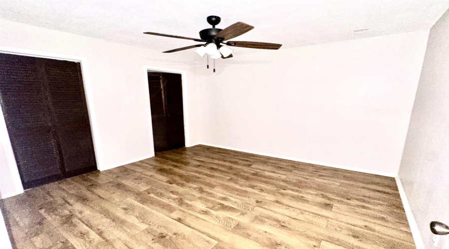 5500 McPherson Rd, Laredo, Texas 78041, 2 Bedrooms Bedrooms, 5 Rooms Rooms,1 BathroomBathrooms,Residential,For Sale,5500 McPherson Rd,20253557