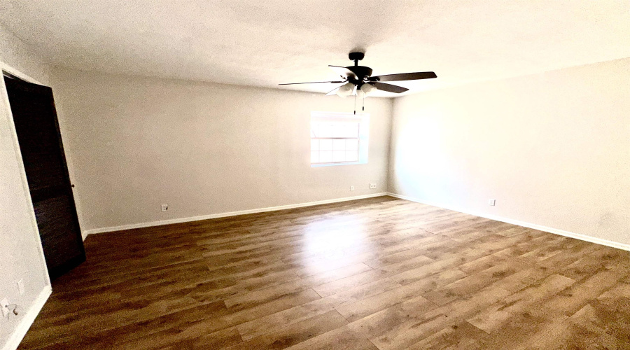 5500 McPherson Rd, Laredo, Texas 78041, 2 Bedrooms Bedrooms, 5 Rooms Rooms,1 BathroomBathrooms,Residential,For Sale,5500 McPherson Rd,20253557