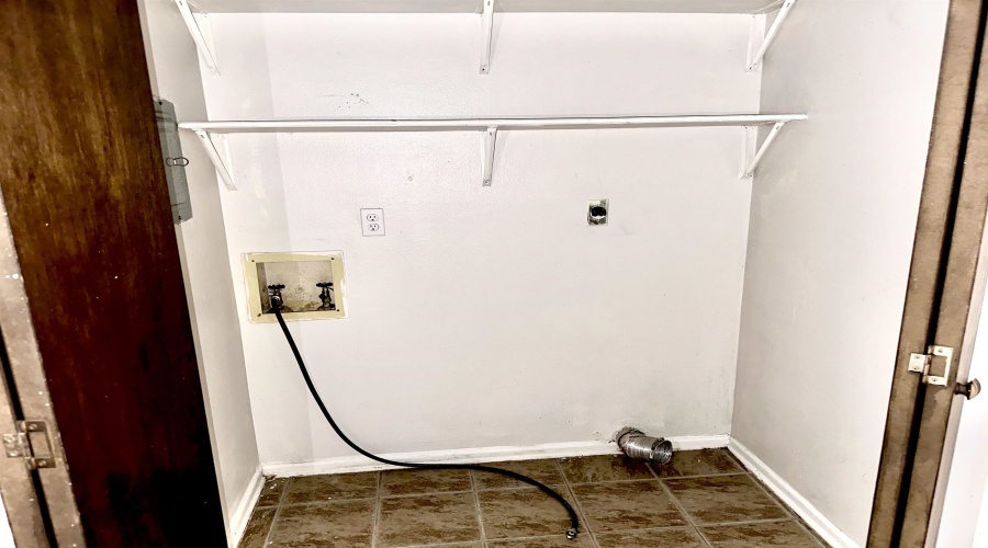 5500 McPherson Rd, Laredo, Texas 78041, 2 Bedrooms Bedrooms, 5 Rooms Rooms,1 BathroomBathrooms,Residential,For Sale,5500 McPherson Rd,20253557