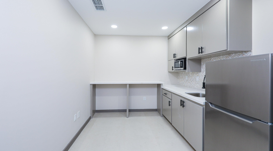 104 E Calton Rd, Laredo, Texas 78041, 1 Room Rooms,2 BathroomsBathrooms,Commercial retail/office,For Rent,104 E Calton Rd,20253561