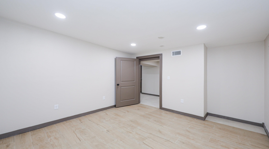 104 E Calton Rd, Laredo, Texas 78041, 1 Room Rooms,2 BathroomsBathrooms,Commercial retail/office,For Rent,104 E Calton Rd,20253562