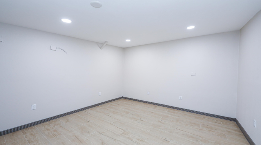 104 E Calton Rd, Laredo, Texas 78041, 1 Room Rooms,2 BathroomsBathrooms,Commercial retail/office,For Rent,104 E Calton Rd,20253562