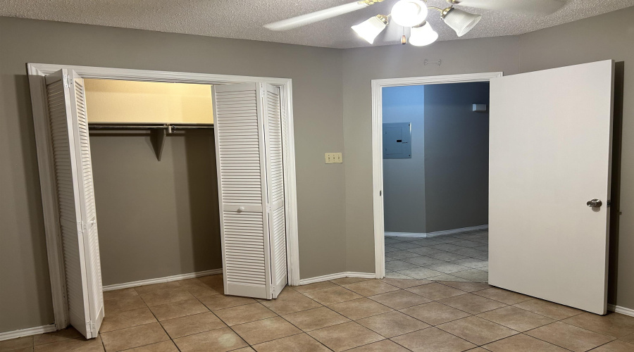 1206 International Blvd, Laredo, Texas 78045, 2 Bedrooms Bedrooms, 3 Rooms Rooms,2 BathroomsBathrooms,Residential,For Rent,1206 International Blvd,20253564