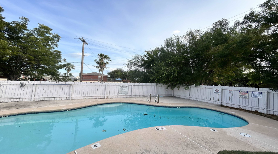 1206 International Blvd, Laredo, Texas 78045, 2 Bedrooms Bedrooms, 3 Rooms Rooms,2 BathroomsBathrooms,Residential,For Rent,1206 International Blvd,20253564