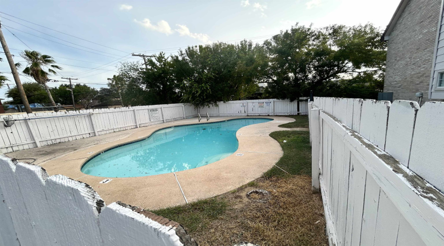 1206 International Blvd, Laredo, Texas 78045, 2 Bedrooms Bedrooms, 3 Rooms Rooms,2 BathroomsBathrooms,Residential,For Rent,1206 International Blvd,20253564