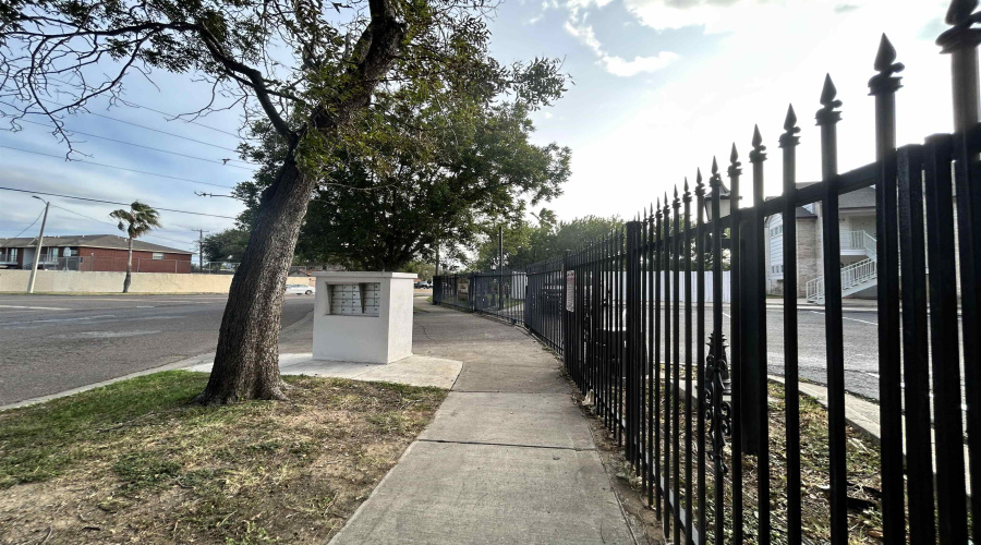 1206 International Blvd, Laredo, Texas 78045, 2 Bedrooms Bedrooms, 3 Rooms Rooms,2 BathroomsBathrooms,Residential,For Rent,1206 International Blvd,20253564