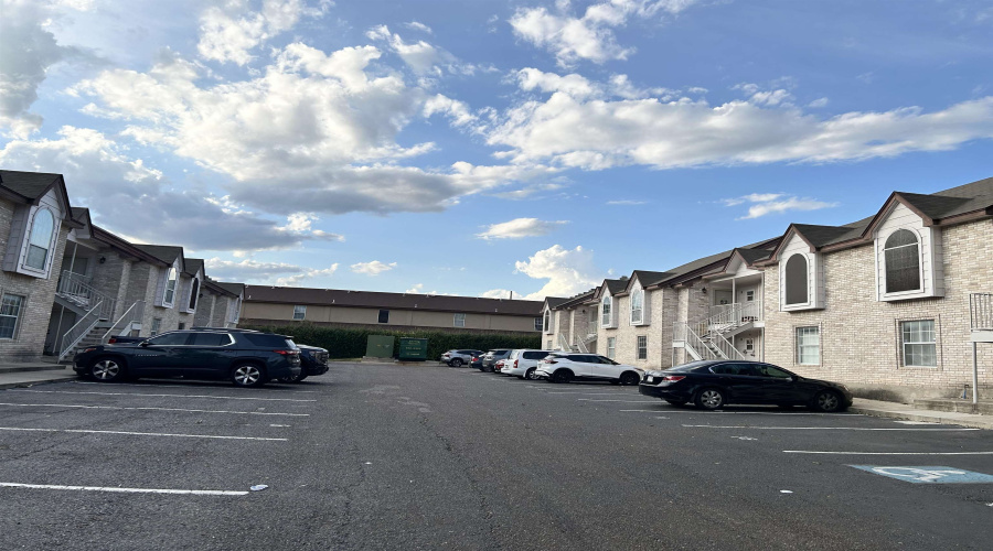 1206 International Blvd, Laredo, Texas 78045, 2 Bedrooms Bedrooms, 3 Rooms Rooms,2 BathroomsBathrooms,Residential,For Rent,1206 International Blvd,20253564