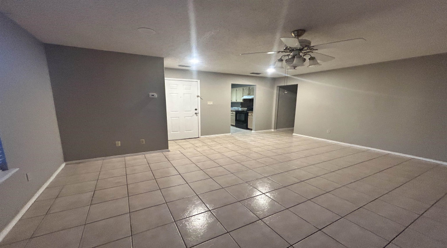 1206 International Blvd, Laredo, Texas 78045, 2 Bedrooms Bedrooms, 3 Rooms Rooms,2 BathroomsBathrooms,Residential,For Rent,1206 International Blvd,20253564