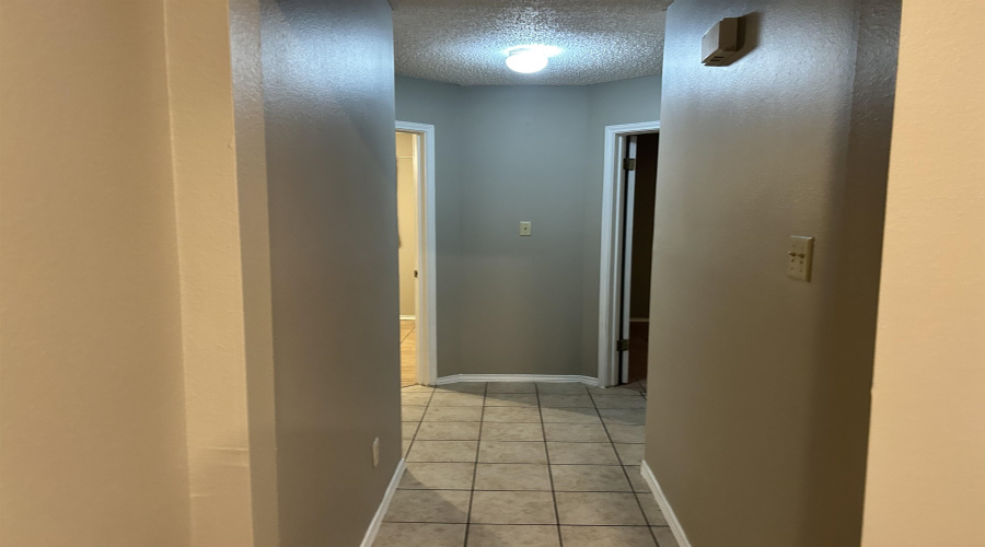 1206 International Blvd, Laredo, Texas 78045, 2 Bedrooms Bedrooms, 3 Rooms Rooms,2 BathroomsBathrooms,Residential,For Rent,1206 International Blvd,20253564