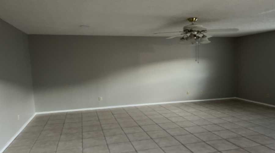 1206 International Blvd, Laredo, Texas 78045, 2 Bedrooms Bedrooms, 3 Rooms Rooms,2 BathroomsBathrooms,Residential,For Rent,1206 International Blvd,20253564