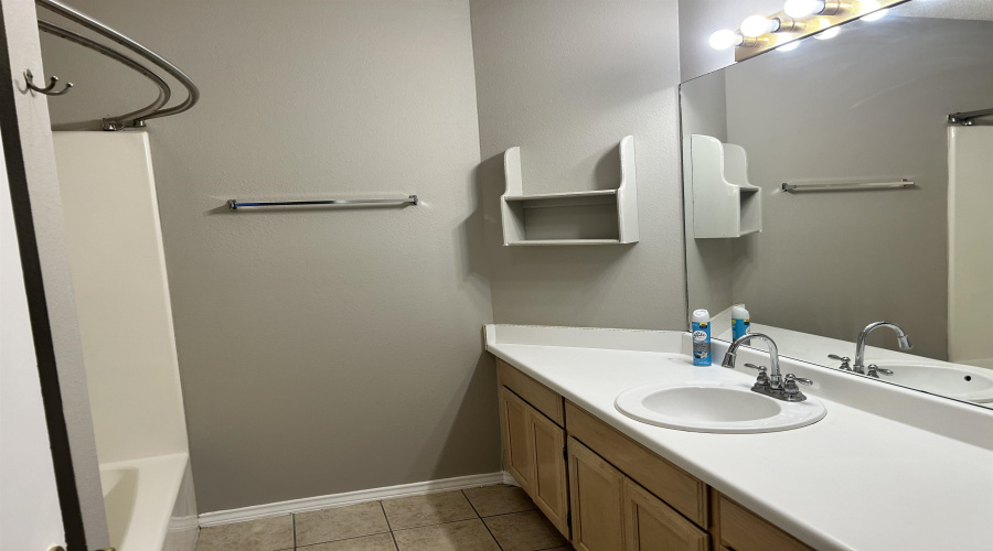1206 International Blvd, Laredo, Texas 78045, 2 Bedrooms Bedrooms, 3 Rooms Rooms,2 BathroomsBathrooms,Residential,For Rent,1206 International Blvd,20253564