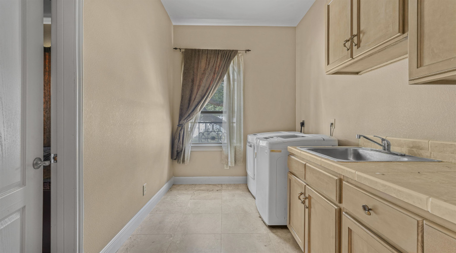 331 St Julien Dr, Laredo, Texas 78041, 4 Bedrooms Bedrooms, 10 Rooms Rooms,4 BathroomsBathrooms,Residential,For Sale,331 St Julien Dr,20253566