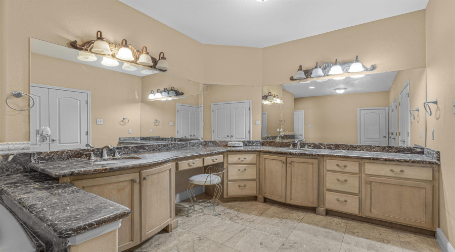 331 St Julien Dr, Laredo, Texas 78041, 4 Bedrooms Bedrooms, 10 Rooms Rooms,4 BathroomsBathrooms,Residential,For Sale,331 St Julien Dr,20253566