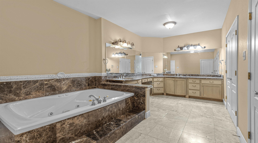 331 St Julien Dr, Laredo, Texas 78041, 4 Bedrooms Bedrooms, 10 Rooms Rooms,4 BathroomsBathrooms,Residential,For Sale,331 St Julien Dr,20253566