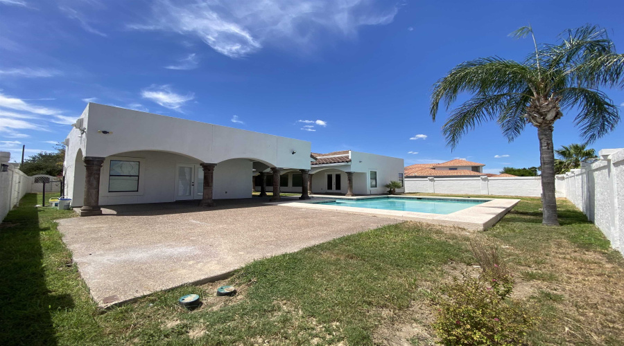 411 Lake Nakuru Ct, LAREDO, Texas 78041, 3 Bedrooms Bedrooms, 8 Rooms Rooms,4 BathroomsBathrooms,Residential,For Sale,411 Lake Nakuru Ct,20253580