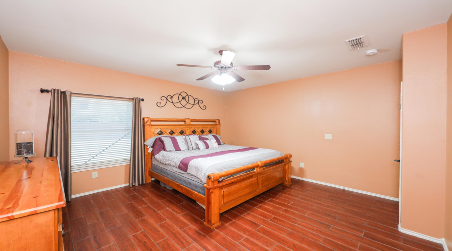 11126 Entrada Lp, Laredo, Texas 78045-7377, 4 Bedrooms Bedrooms, 8 Rooms Rooms,2 BathroomsBathrooms,Residential,For Sale,11126 Entrada Lp,20253587