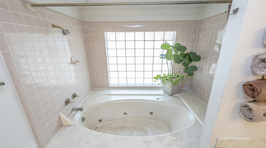 1128 Quail Hollow Lp, LAREDO, Texas 78045-1942, 3 Bedrooms Bedrooms, 6 Rooms Rooms,3 BathroomsBathrooms,Residential,For Sale,1128 Quail Hollow Lp,20253588