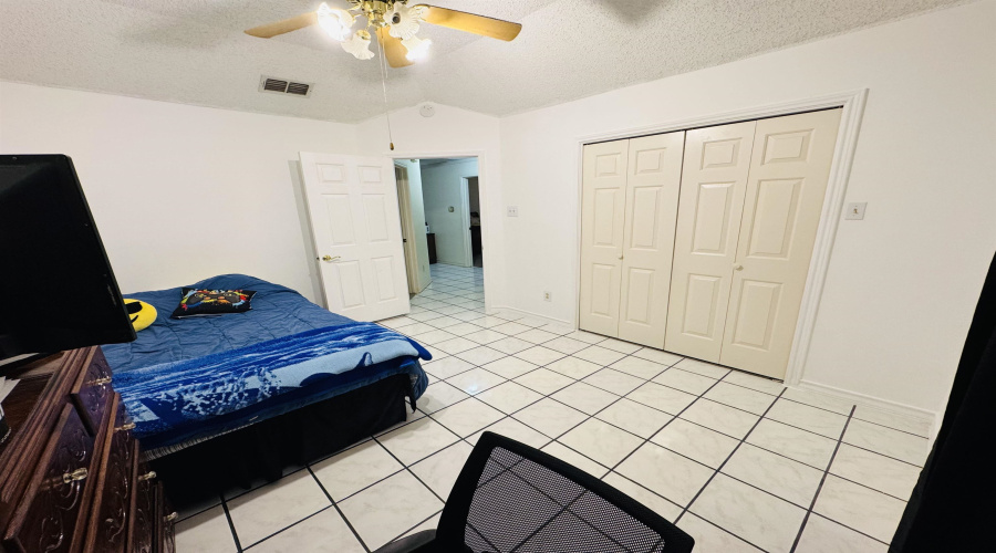 1128 Quail Hollow Lp, LAREDO, Texas 78045-1942, 3 Bedrooms Bedrooms, 6 Rooms Rooms,3 BathroomsBathrooms,Residential,For Sale,1128 Quail Hollow Lp,20253588