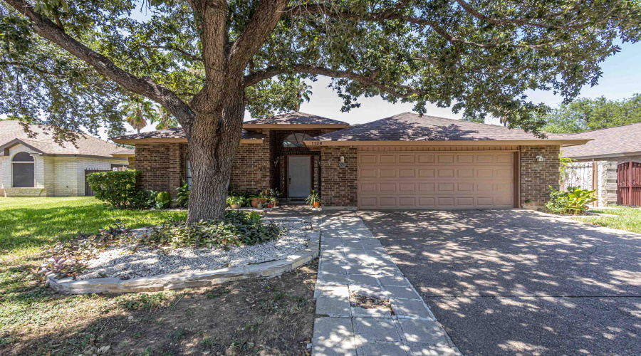 1128 Quail Hollow Lp, LAREDO, Texas 78045-1942, 3 Bedrooms Bedrooms, 6 Rooms Rooms,3 BathroomsBathrooms,Residential,For Sale,1128 Quail Hollow Lp,20253588