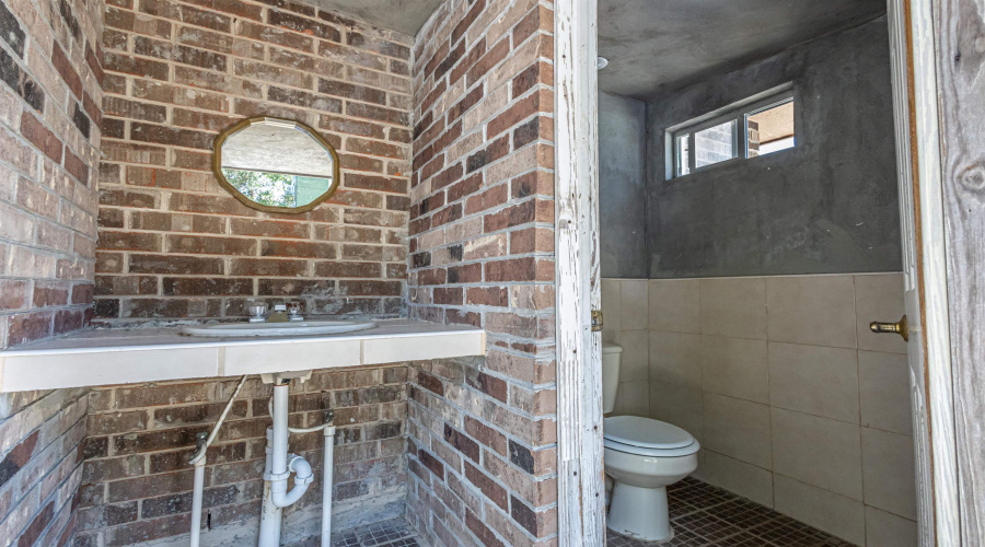 1128 Quail Hollow Lp, LAREDO, Texas 78045-1942, 3 Bedrooms Bedrooms, 6 Rooms Rooms,3 BathroomsBathrooms,Residential,For Sale,1128 Quail Hollow Lp,20253588