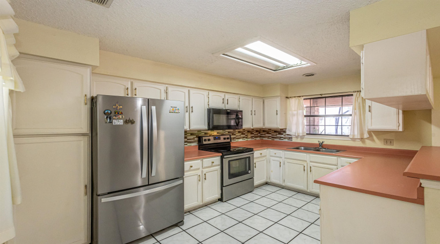 1128 Quail Hollow Lp, LAREDO, Texas 78045-1942, 3 Bedrooms Bedrooms, 6 Rooms Rooms,3 BathroomsBathrooms,Residential,For Sale,1128 Quail Hollow Lp,20253588