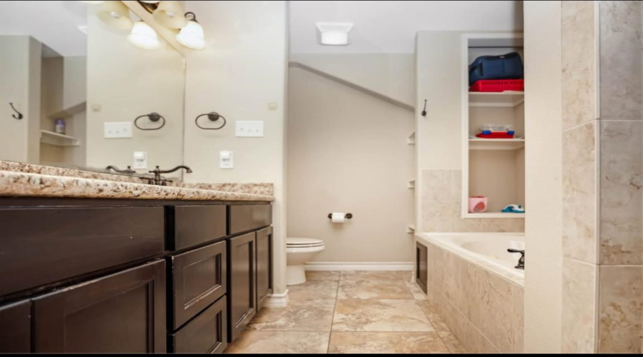 102 Foxtail Dr, Laredo, Texas 78045, 3 Bedrooms Bedrooms, 6 Rooms Rooms,3 BathroomsBathrooms,Residential,For Sale,102 Foxtail Dr,20253603