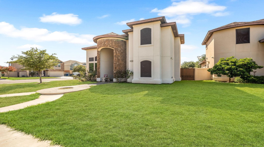 102 Foxtail Dr, Laredo, Texas 78045, 3 Bedrooms Bedrooms, 6 Rooms Rooms,3 BathroomsBathrooms,Residential,For Sale,102 Foxtail Dr,20253603
