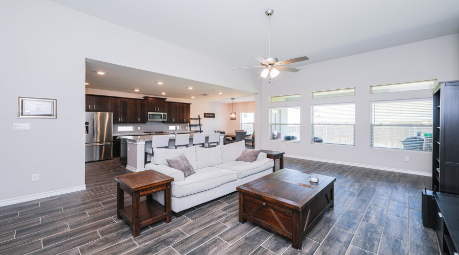 411 Quieto Dr., LAREDO, Texas 78045, 5 Bedrooms Bedrooms, 8 Rooms Rooms,4 BathroomsBathrooms,Residential,For Sale,411 Quieto Dr.,20253594