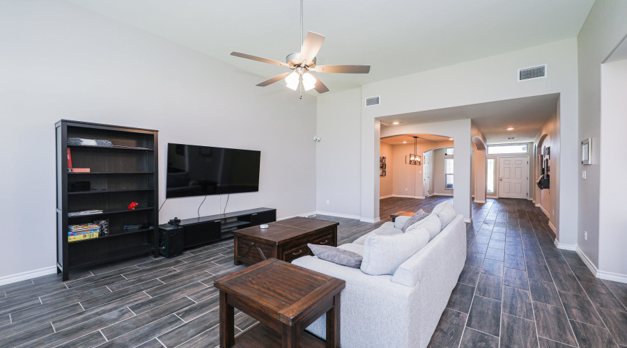 411 Quieto Dr., LAREDO, Texas 78045, 5 Bedrooms Bedrooms, 8 Rooms Rooms,4 BathroomsBathrooms,Residential,For Sale,411 Quieto Dr.,20253594