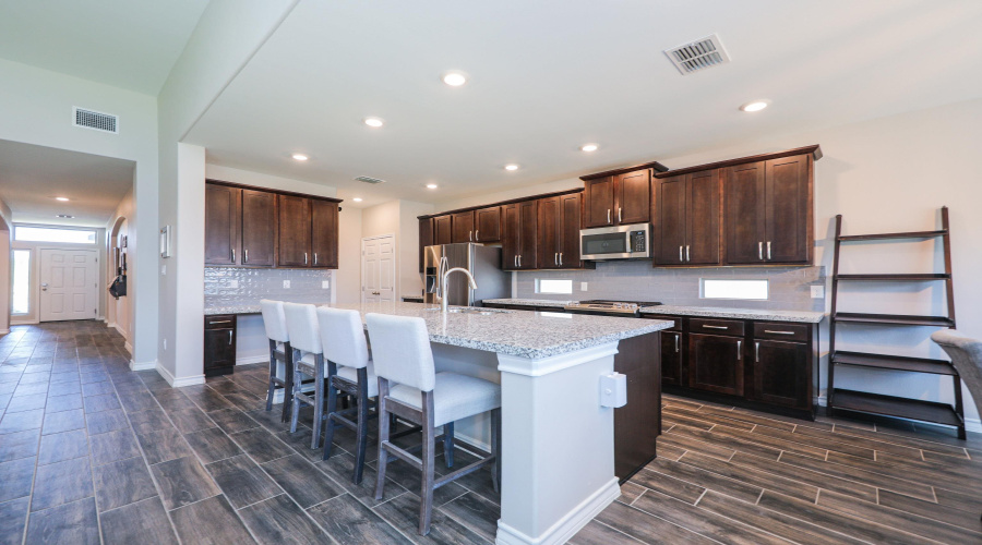 411 Quieto Dr., LAREDO, Texas 78045, 5 Bedrooms Bedrooms, 8 Rooms Rooms,4 BathroomsBathrooms,Residential,For Sale,411 Quieto Dr.,20253594