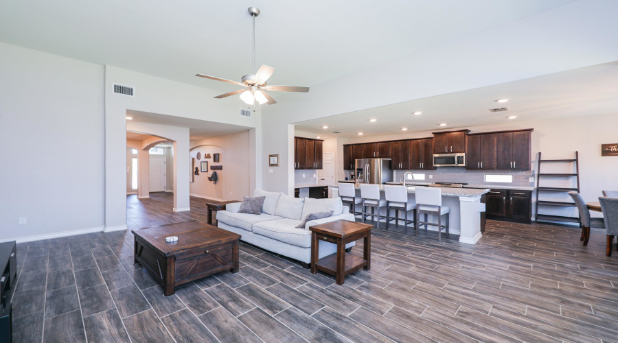 411 Quieto Dr., LAREDO, Texas 78045, 5 Bedrooms Bedrooms, 8 Rooms Rooms,4 BathroomsBathrooms,Residential,For Sale,411 Quieto Dr.,20253594