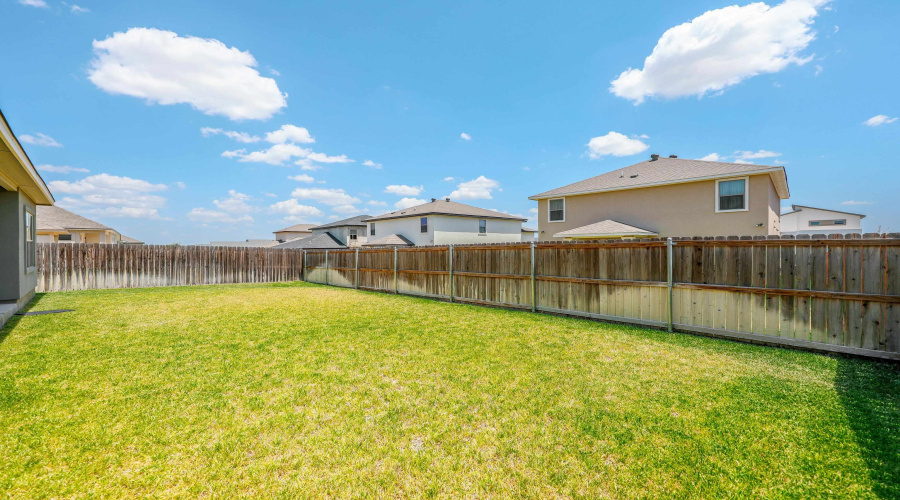 411 Quieto Dr., LAREDO, Texas 78045, 5 Bedrooms Bedrooms, 8 Rooms Rooms,4 BathroomsBathrooms,Residential,For Sale,411 Quieto Dr.,20253594