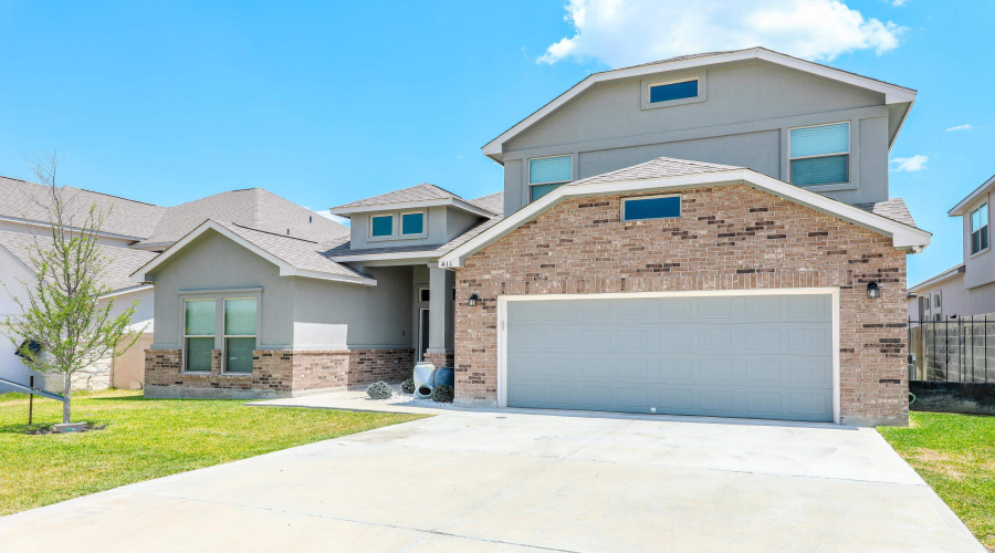 411 Quieto Dr., LAREDO, Texas 78045, 5 Bedrooms Bedrooms, 8 Rooms Rooms,4 BathroomsBathrooms,Residential,For Sale,411 Quieto Dr.,20253594