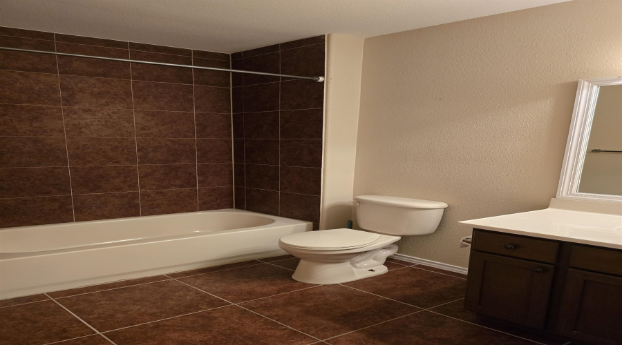 123 Veracruz Dr., Laredo, Texas 78045-6646, 4 Bedrooms Bedrooms, 8 Rooms Rooms,3 BathroomsBathrooms,Residential,For Rent,123 Veracruz Dr.,20253605