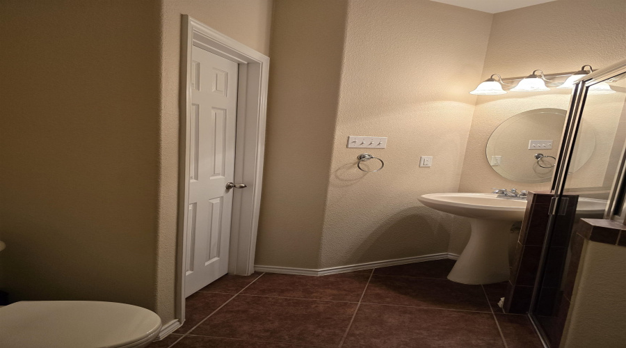 123 Veracruz Dr., Laredo, Texas 78045-6646, 4 Bedrooms Bedrooms, 8 Rooms Rooms,3 BathroomsBathrooms,Residential,For Rent,123 Veracruz Dr.,20253605