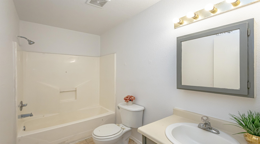 322 Ocean Dr, LAREDO, Texas 78043, 3 Bedrooms Bedrooms, 5 Rooms Rooms,2 BathroomsBathrooms,Residential,For Sale,322 Ocean Dr,20253606