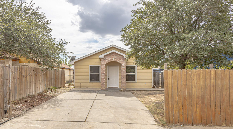 322 Ocean Dr, LAREDO, Texas 78043, 3 Bedrooms Bedrooms, 5 Rooms Rooms,2 BathroomsBathrooms,Residential,For Sale,322 Ocean Dr,20253606