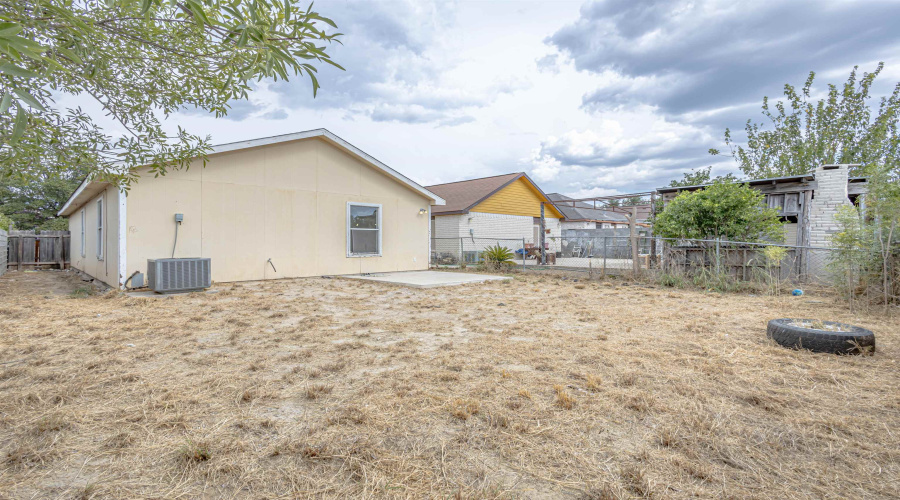 322 Ocean Dr, LAREDO, Texas 78043, 3 Bedrooms Bedrooms, 5 Rooms Rooms,2 BathroomsBathrooms,Residential,For Sale,322 Ocean Dr,20253606